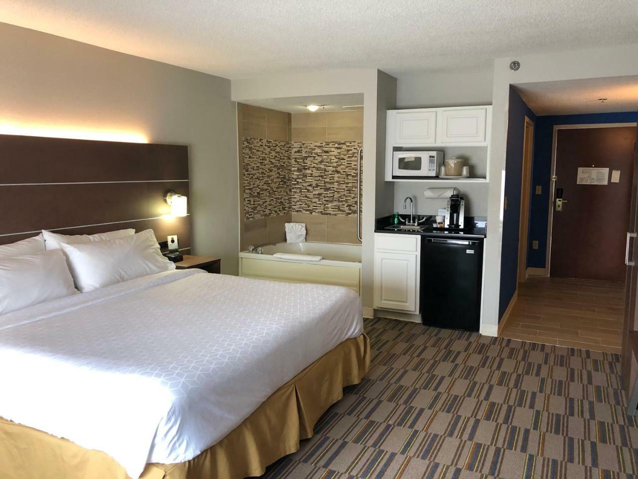 Holiday Inn Express And Suites Quakertown - Allentown Area By Ihg Bagian luar foto